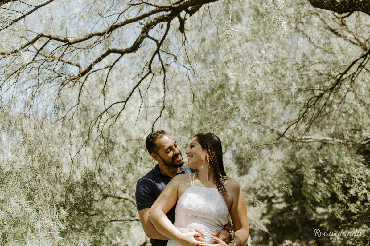 pre casamento-mayara e rafael-pre wedding-pre wedding parque do ibirapuera-pre casamento no parque do ibirapuera-ensaio com lousa-pre ensaio de casamento-ensaio de casamento-fotografo em sp-recordando foto filme