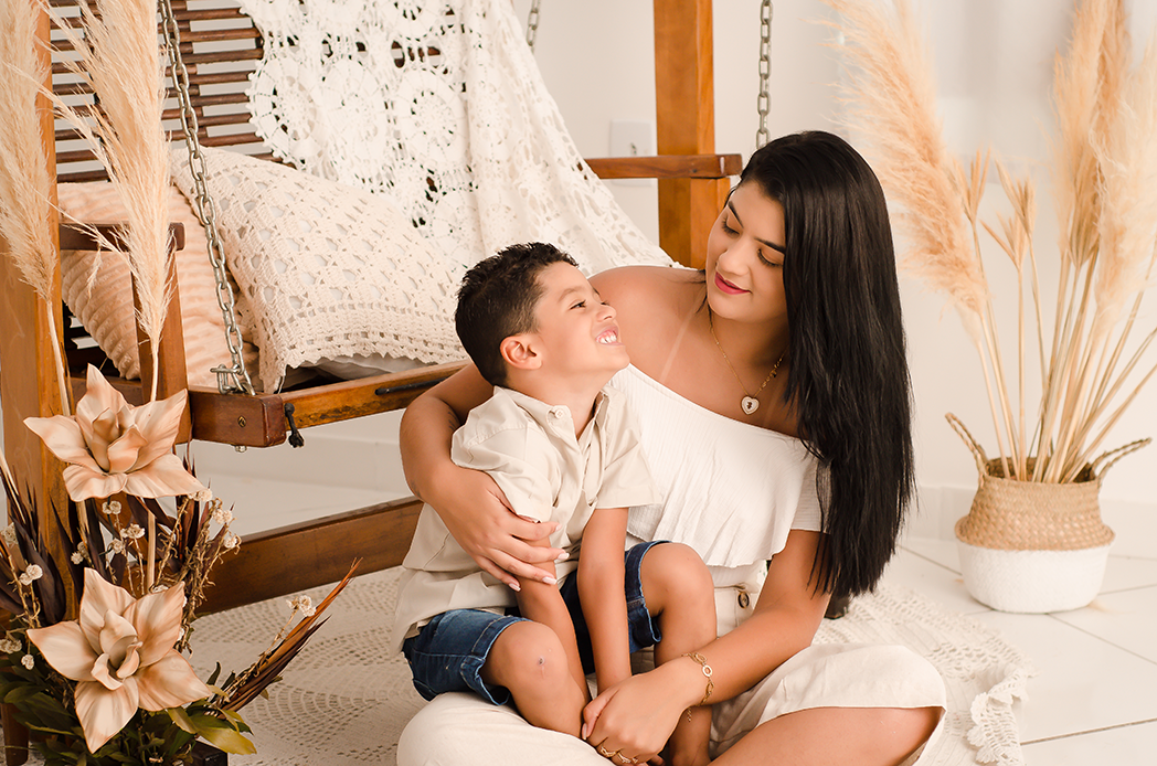 ENSAIO GESTANTE BH ENSAIO DIA DAS MÃES MÃE DE MENINO MUNDO AZUL ESTÚDIO BELO HORIZONTE ENSAIO MAE E FILHO 