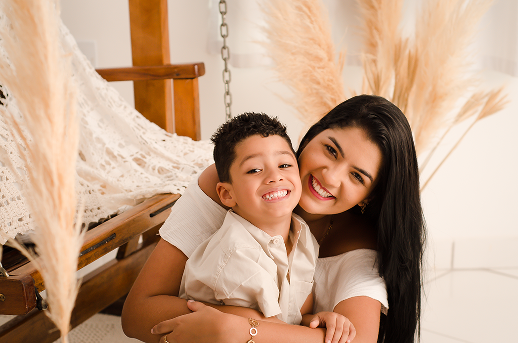 ENSAIO GESTANTE BH ENSAIO DIA DAS MÃES MÃE DE MENINO MUNDO AZUL ESTÚDIO BELO HORIZONTE ENSAIO MAE E FILHO 