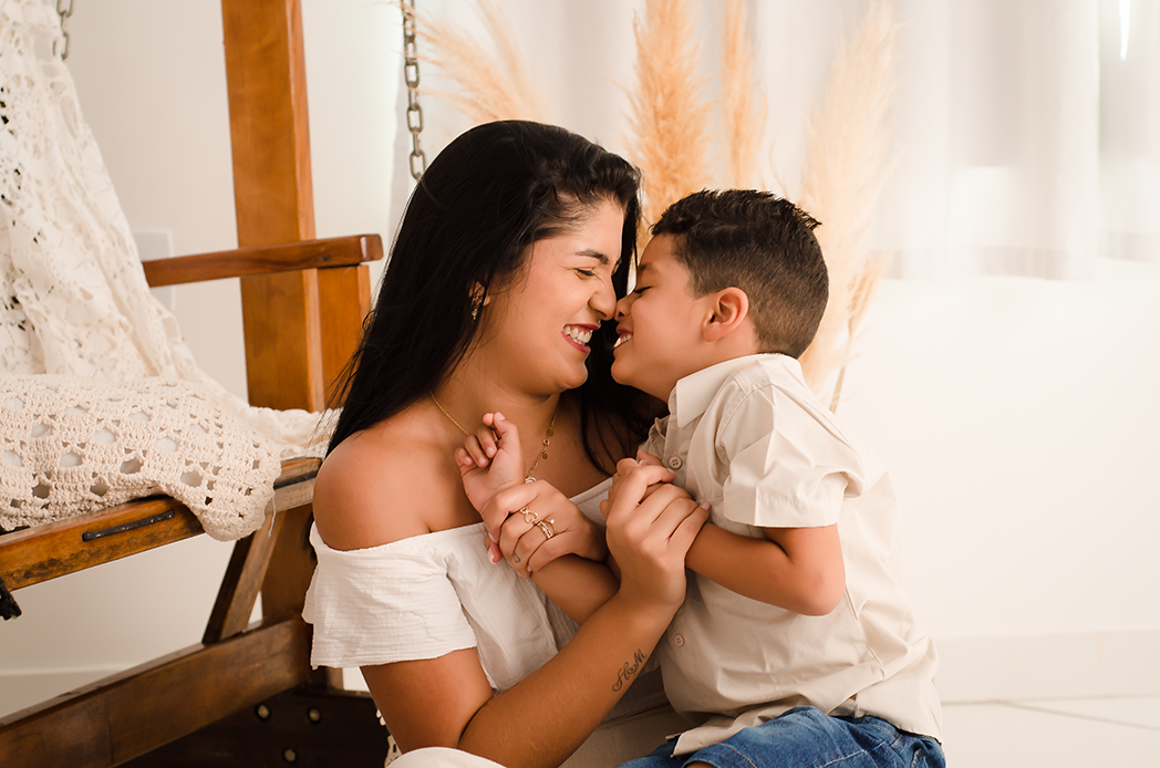 ENSAIO TAL MAE TAL FILHO MINI SESSÃO DIA DAS MÃES ESTÚDIO BELO HORIZONTE PAMPULHA CORAÇÃO EUCARISTICO BH 