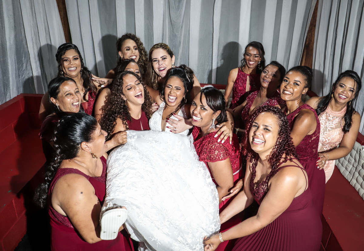 Madrinhas jugando noiva para cima, Cantinho verde, Passagem de Mariana, Mariana MG