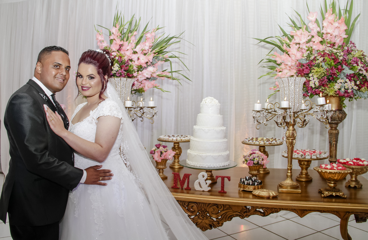 Recepção de casamento de Tamiris e Michael no Espaço Uzzo eventos em Ouro Preto, Minas gearis, mesa de bolo