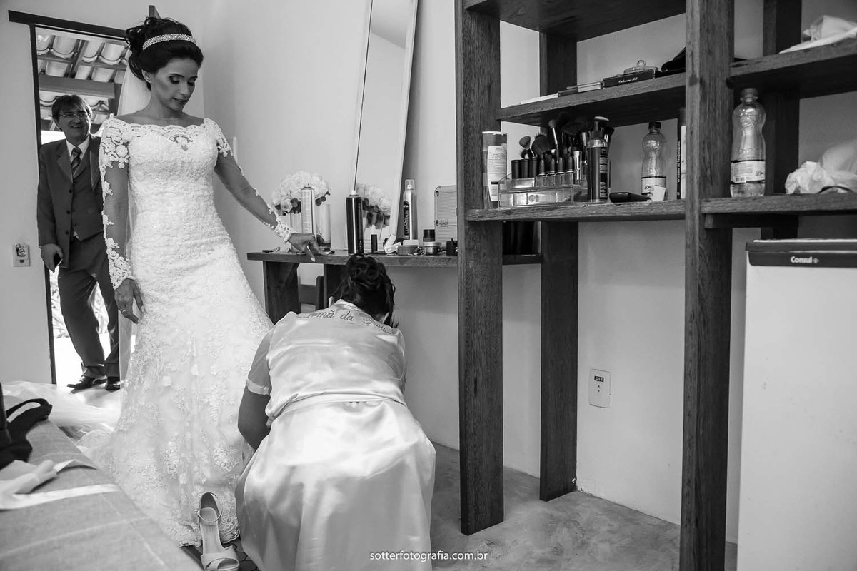 noiva e sapato,noivo em trancoso, casar em trancoso, casamento em trancoso, casamento em arraial dajuda, fotografo em trancoso, fotografo em arraial dajuda, fotografo de casamento em trancoso,