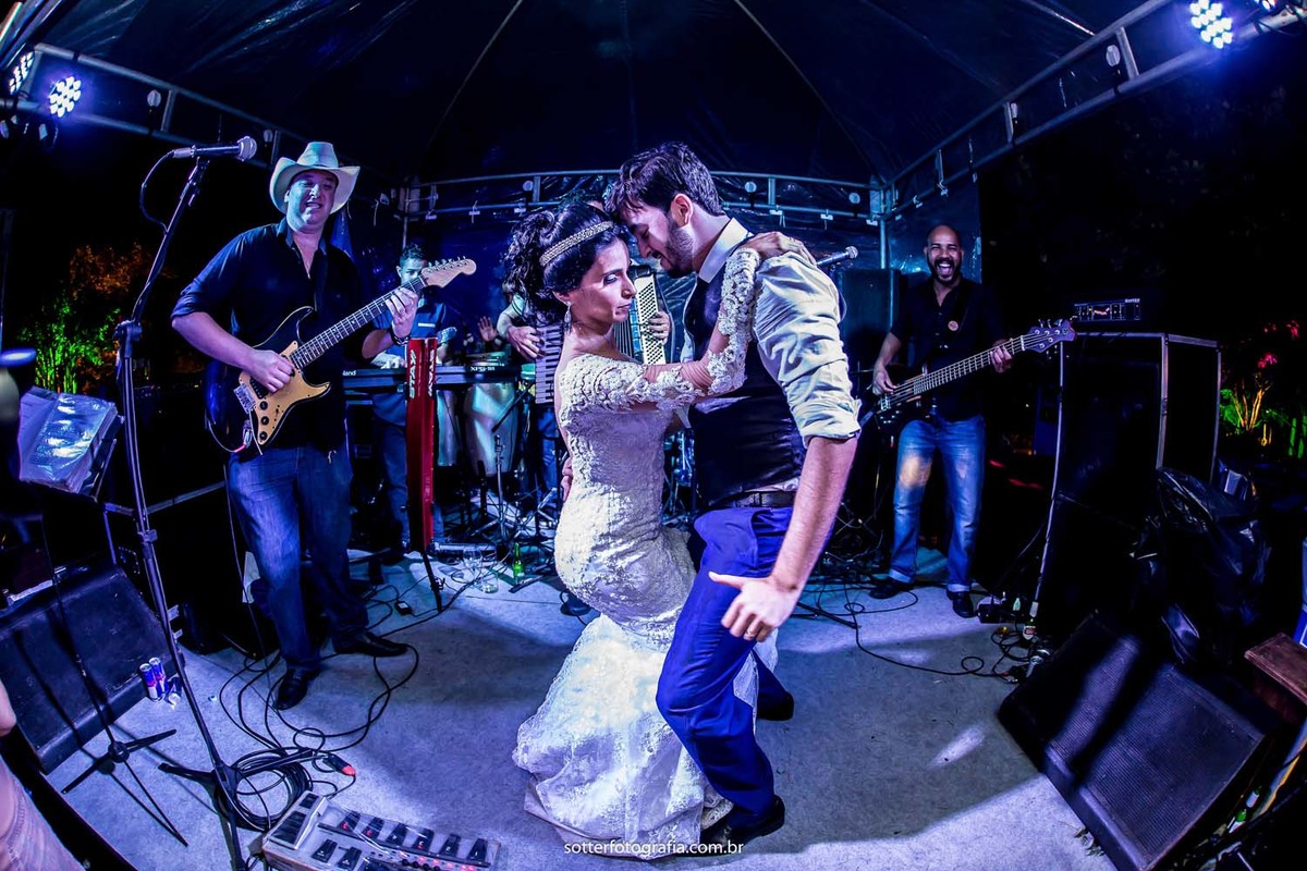 jogando o buque,noivo em trancoso, casar em trancoso, casamento em trancoso, casamento em arraial dajuda, fotografo em trancoso, fotografo em arraial dajuda, fotografo de casamento em trancoso,