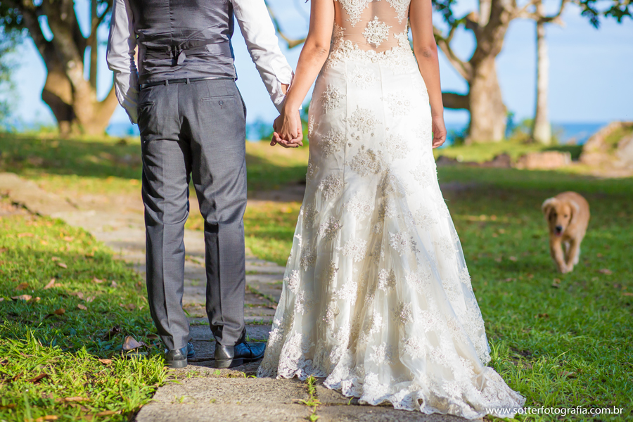 trash the drass, porto seguro, trancoso, arraial dajuda, casamento , casar ,  vestido de noiva , noiva classica , veu de noiva , lapis de noiva, bride , ensaio com cachorro , odhin , noivos ,casar na bahia , fotografo de casamento em trancoso , fotografo 