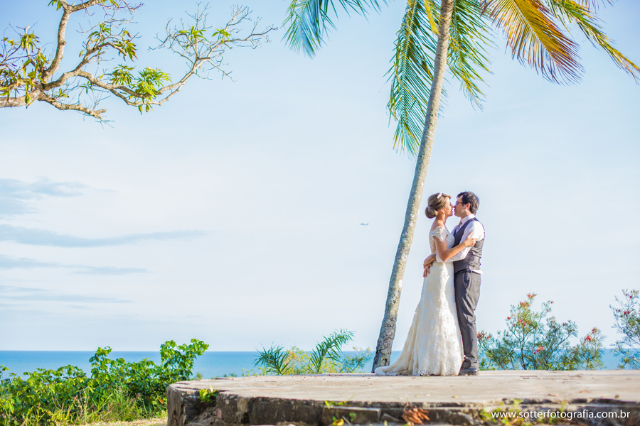 trash the drass, porto seguro, trancoso, arraial dajuda, casamento , casar ,  vestido de noiva , noiva classica , veu de noiva , lapis de noiva, bride , ensaio com cachorro , odhin , noivos ,casar na bahia , fotografo de casamento em trancoso , fotografo 