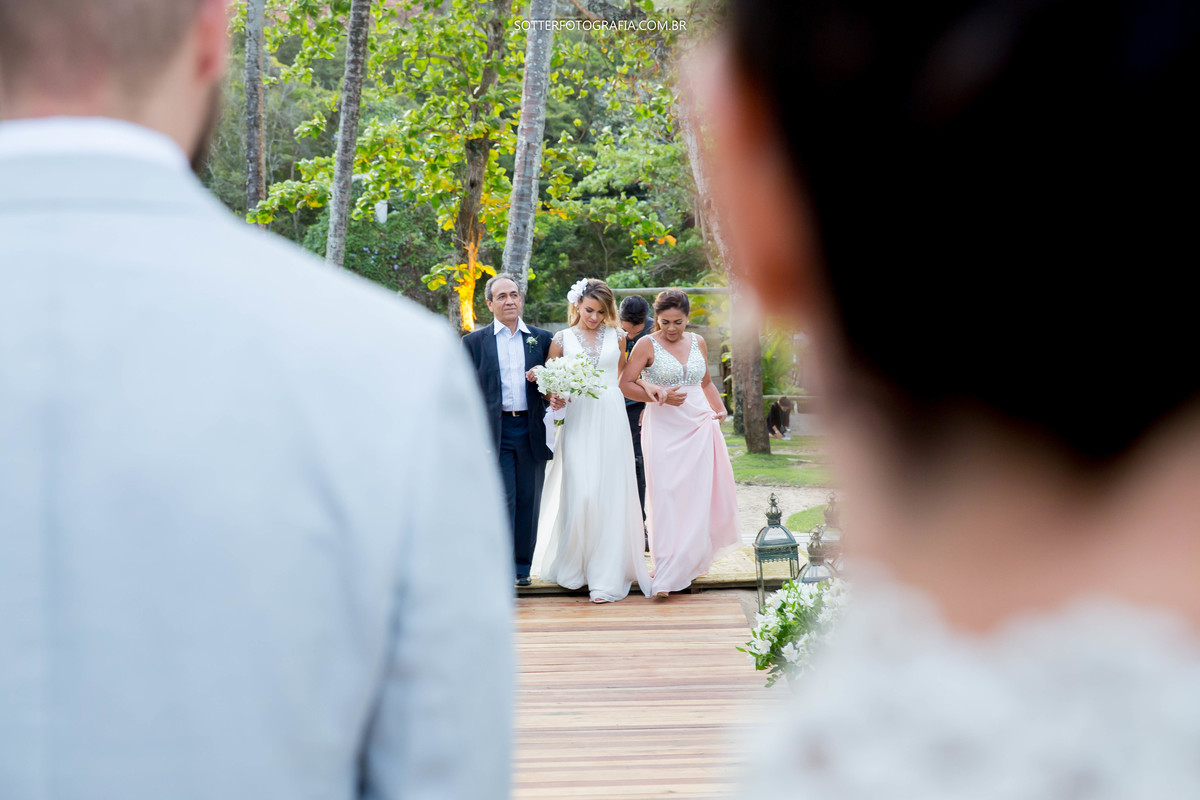 noiva entrando com os pais, casamento em trancoso