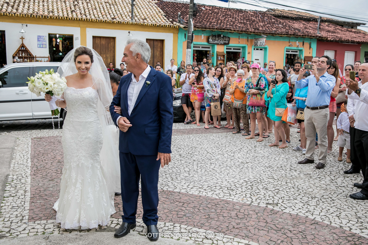 o pai levando a filha para casar 