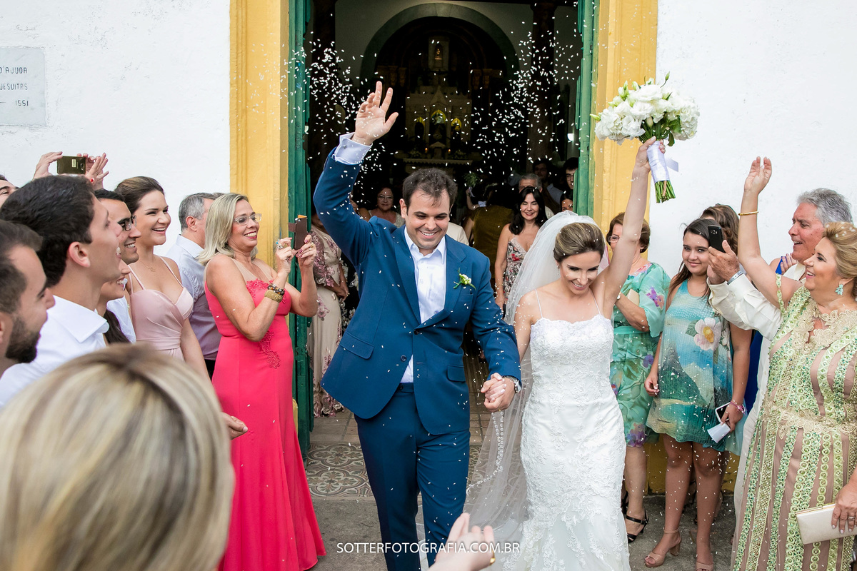chuva de arroz na saida dos noivos 