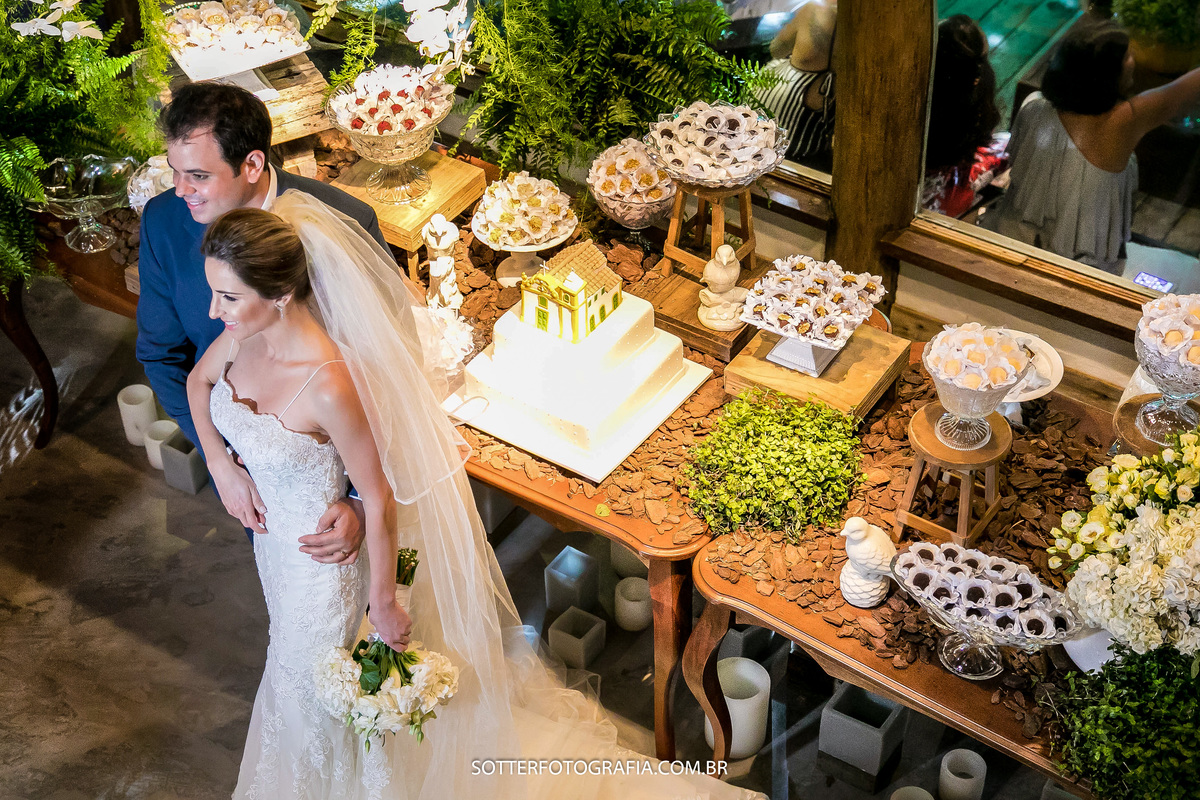 linda mesa do bolo com doces maravilhosos