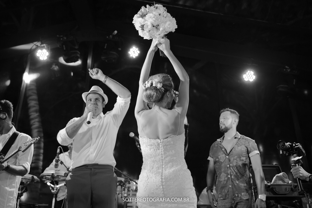 contando até tres para jogar o buque 