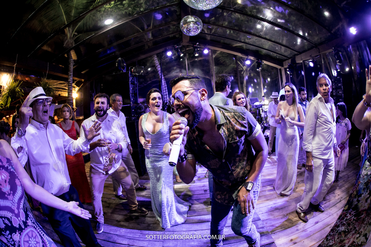 cantor walber luiz animando a pista 