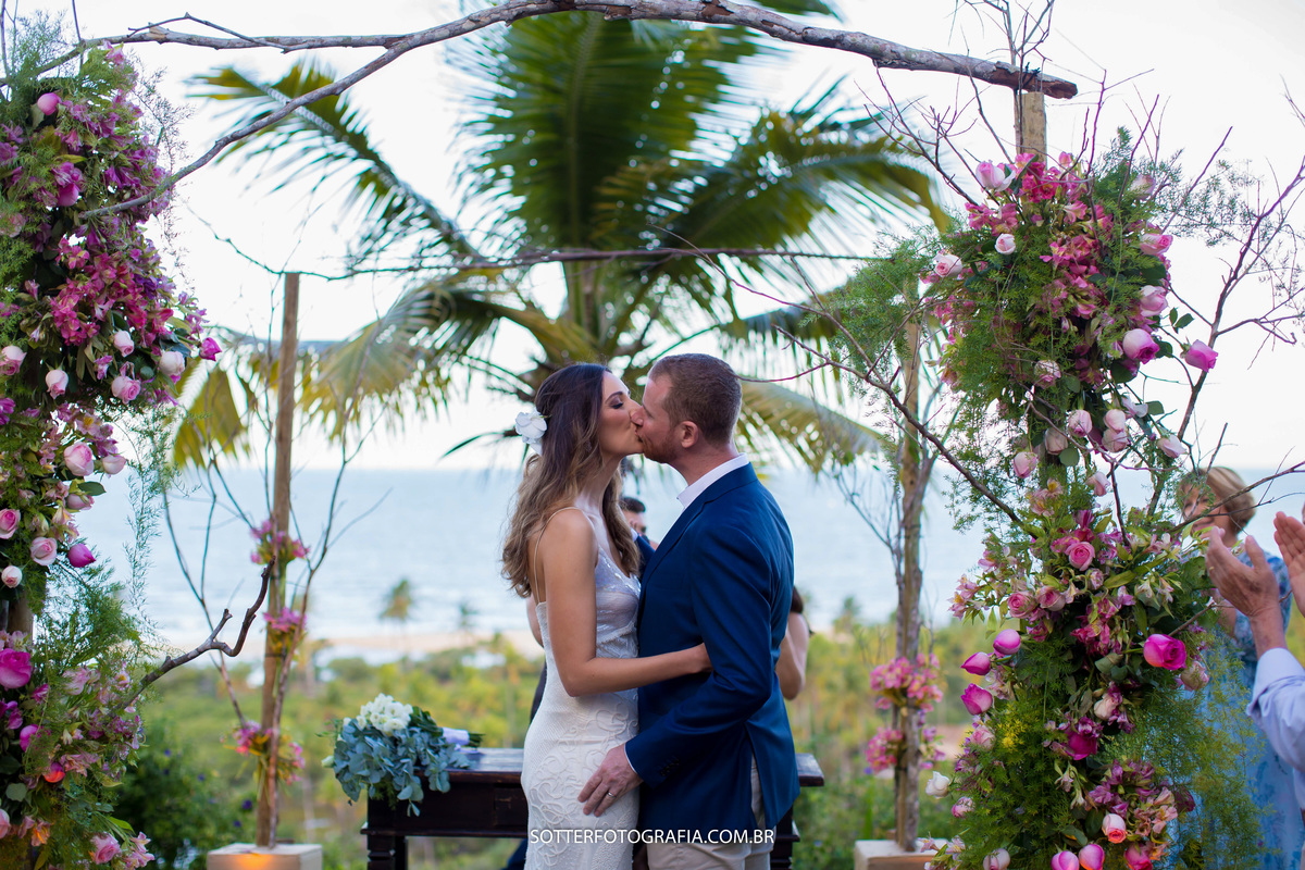 casamento em trancoso casa de lia beijo dos noivos sotter fotografia 