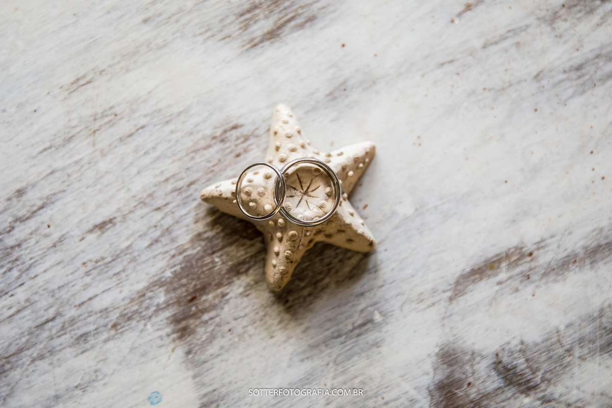 casamento em trancoso porta aliancas estrela do mar noivos sotter fotografia