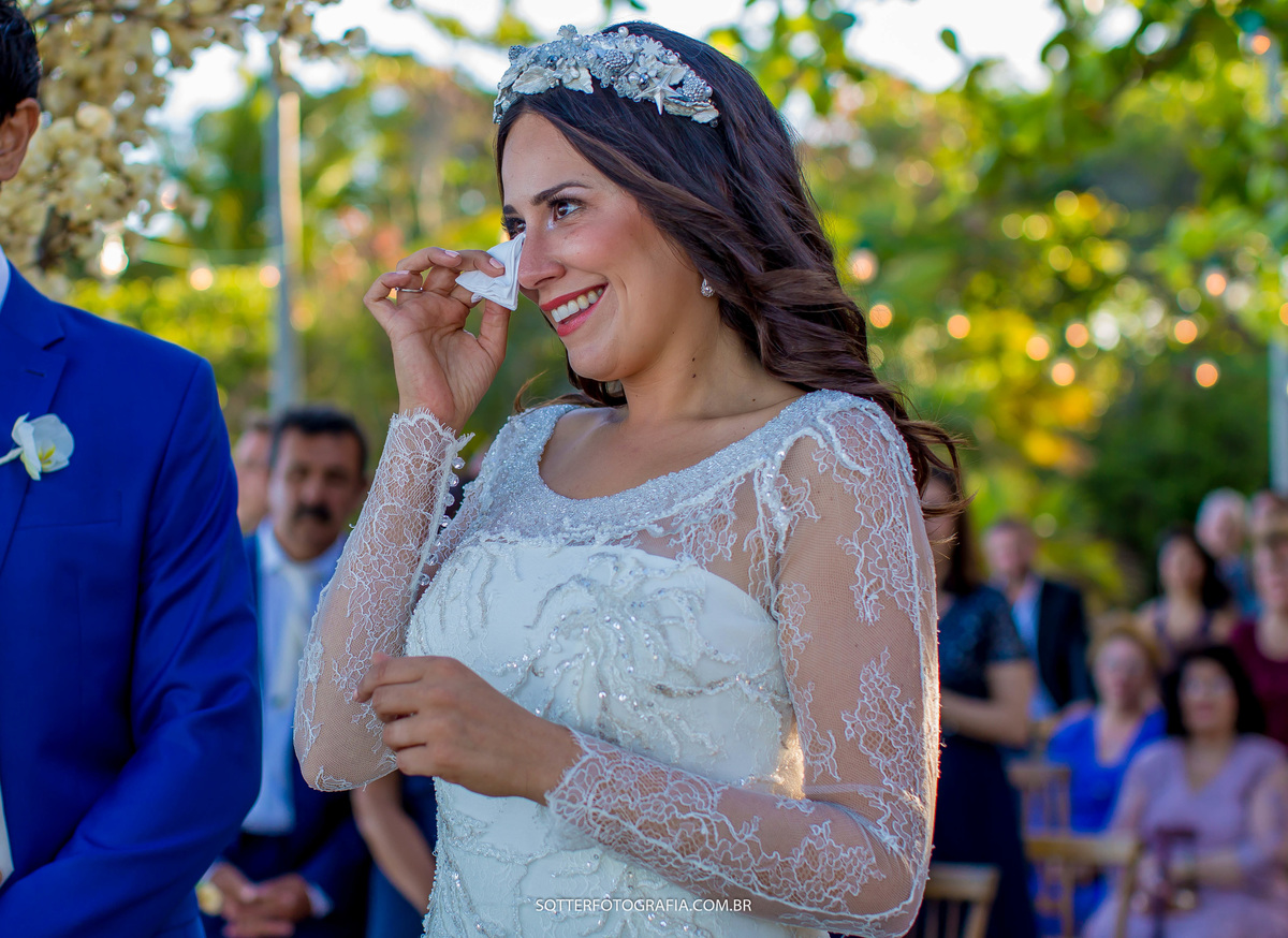 noiva enxugando as lagrimas