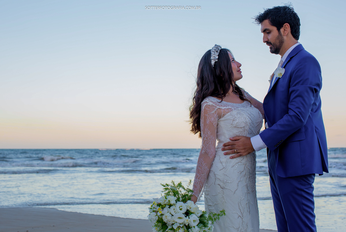fotos na praia após a cerimonia em trancoso 