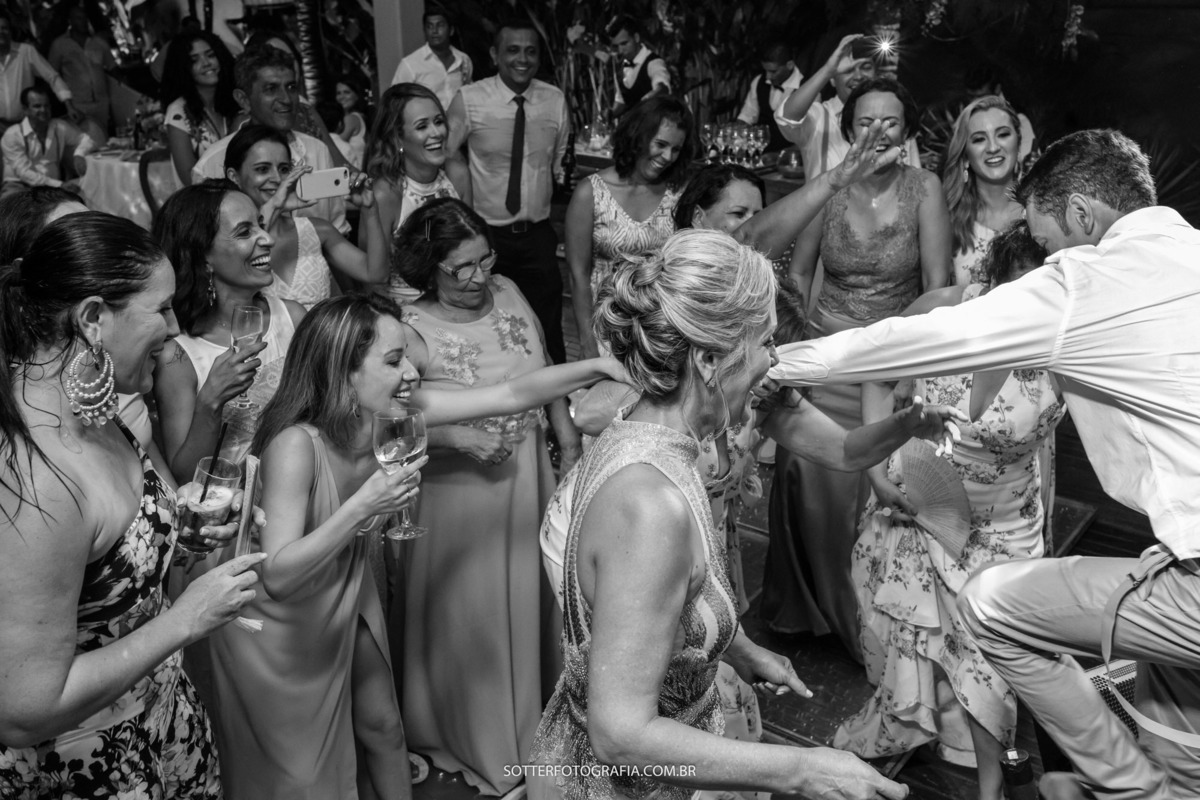 CASAMENTO LINDO EM TRANCOSO NOIVA SOTTER 