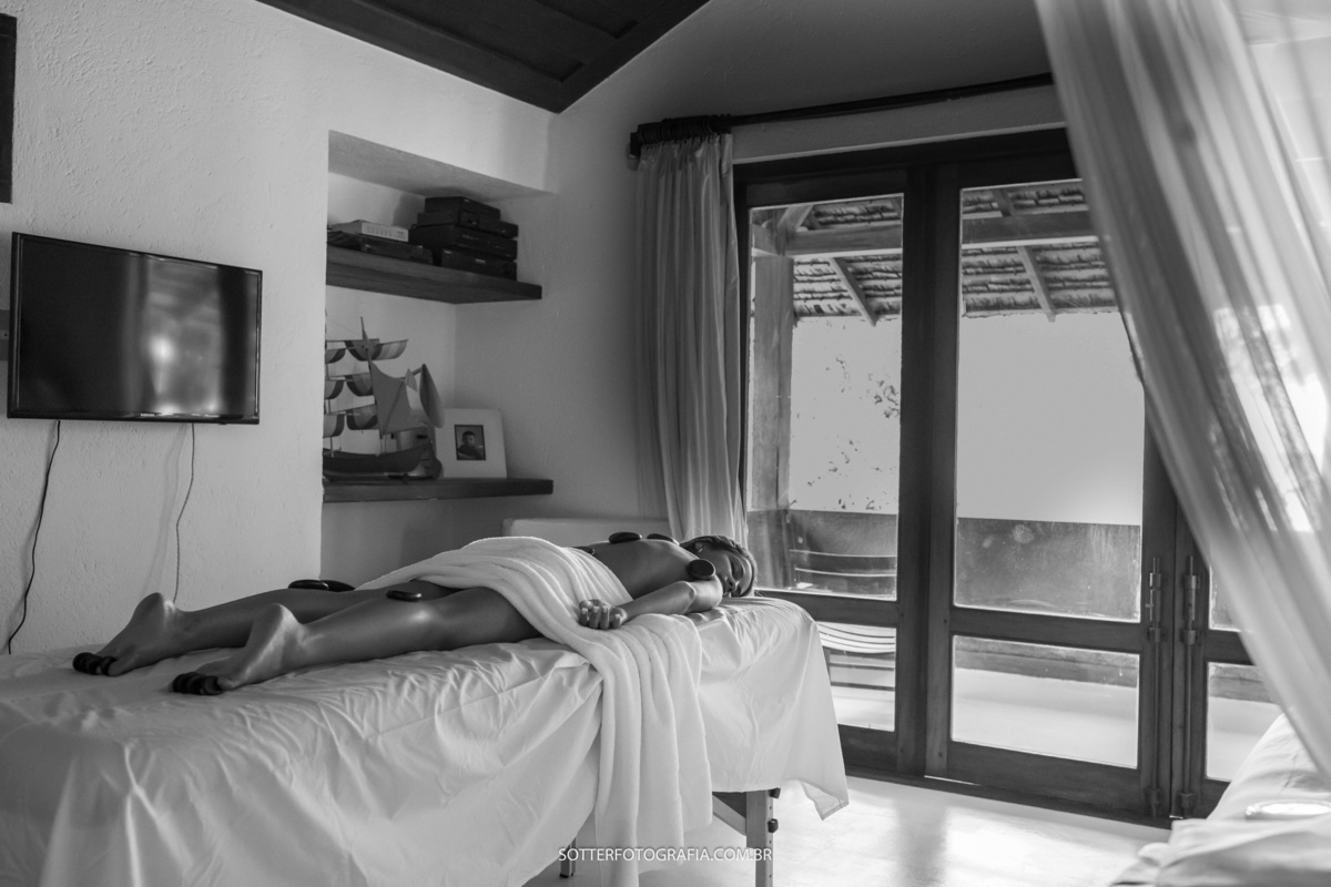 Fotografo de casamento em Trancoso - Sotter Fotografia making off do noivo cinto e sapato marrom