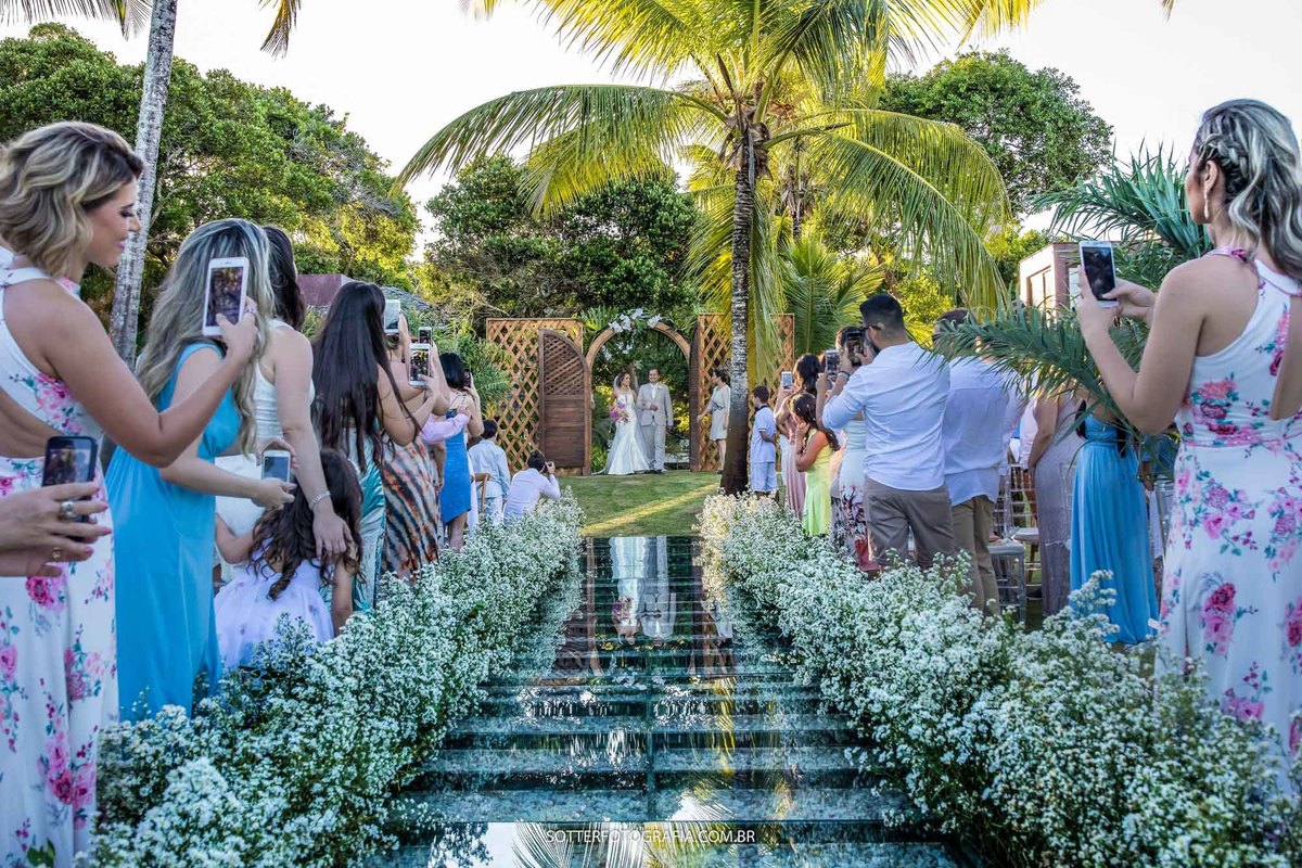 ENTRADA DA CRIANÇA NO CASAMENTO EM TRANCOSO SOTTER FOTOGRAFIA 