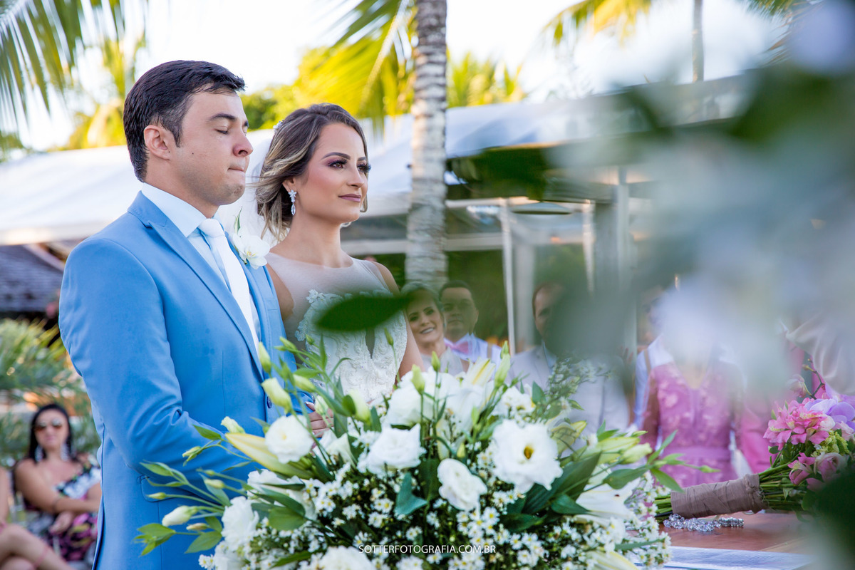 OS MELHORES FOTOGRAFOS DE CASAMENTO DE TRANCOSO FIZERAM ESSA FOTO LINDA DESSE CASAL 