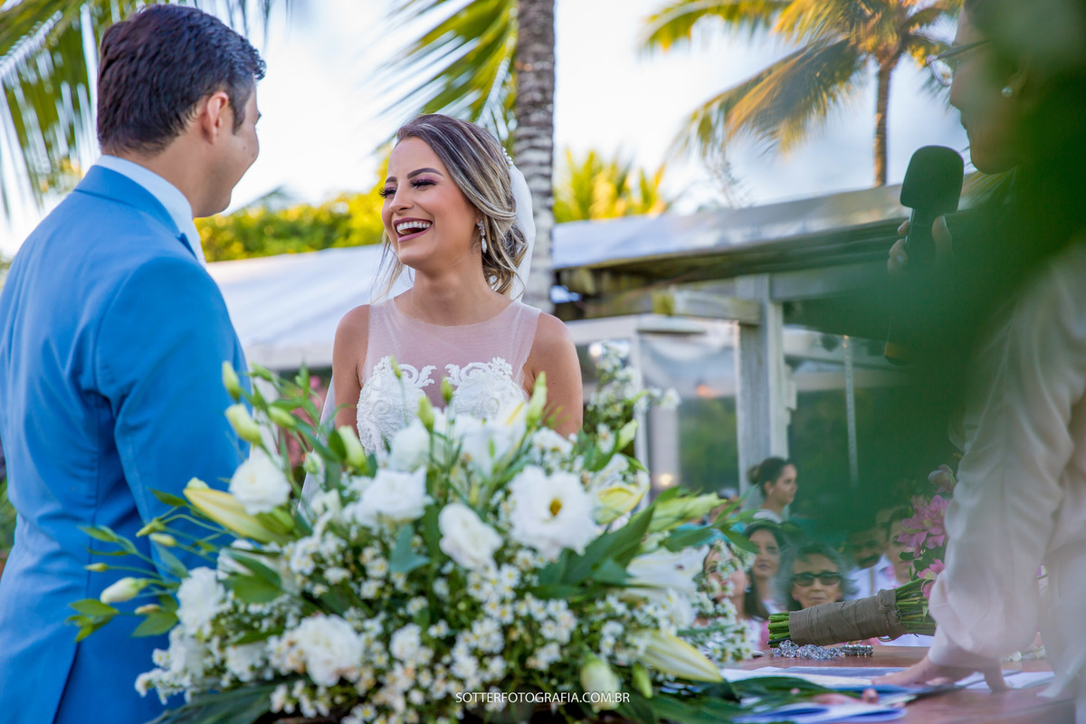NOIVA ENXUGANDO AS LAGRIMAS NO CASAMENTO EM TRANCOSO REGISTRADO POR SOTTER FOTOGRAFIA 