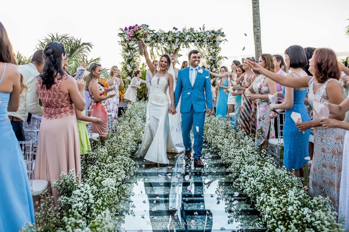 noivos na pista de dança em TRANCOSO 