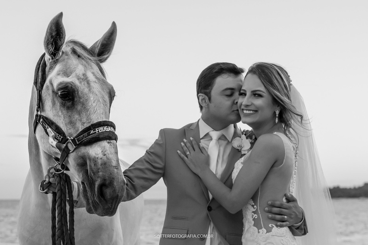 fotografo de casamento em trancoso registrando uma criança na pista de dança