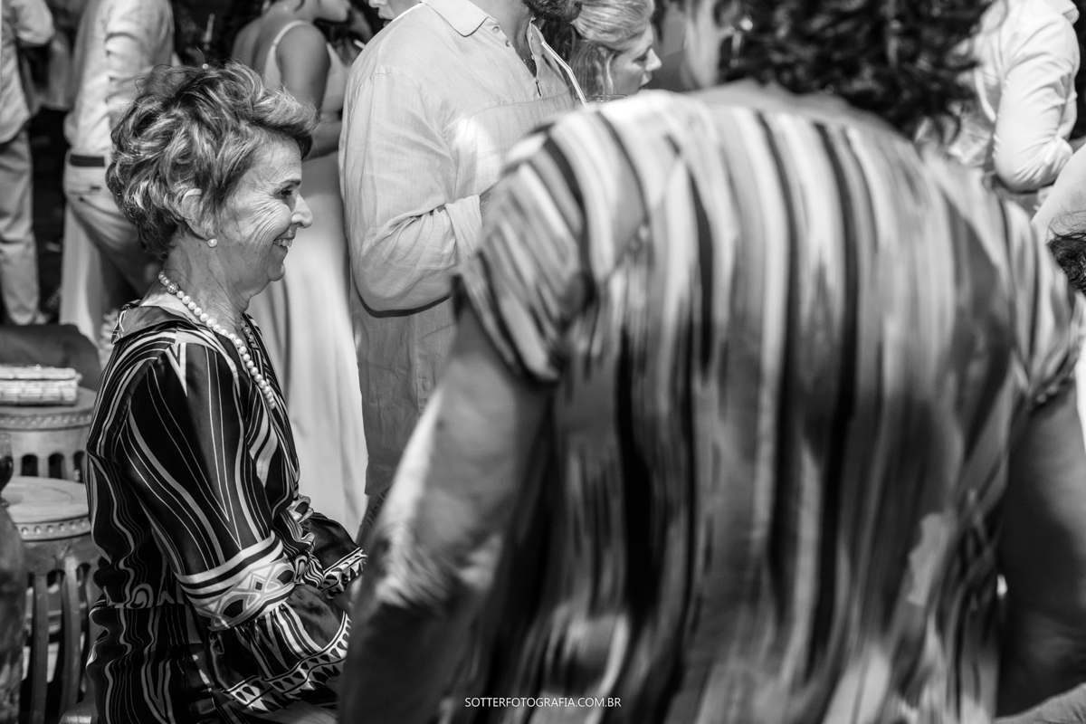 avós na pista de dança durante o casamento em trancoso 