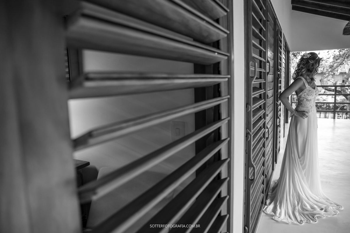 NOIVA posando para a SOTTER FOTOGRAFIA EM TRANCOSO