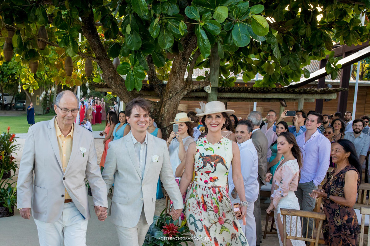 NOIVO entrando na cerimonia em TRANCOSO para o lindo CASAMENTO 