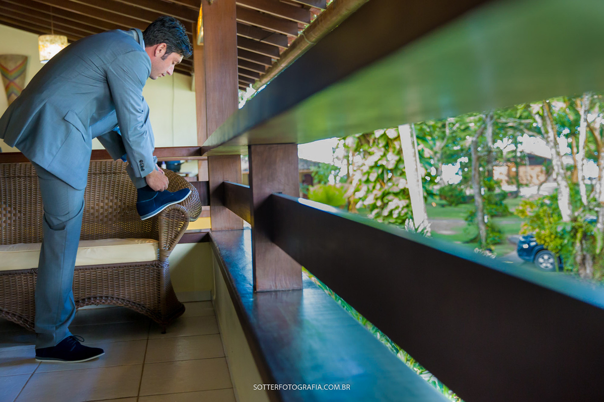 noivo calçando sapato making off casamento sotter fotografia 