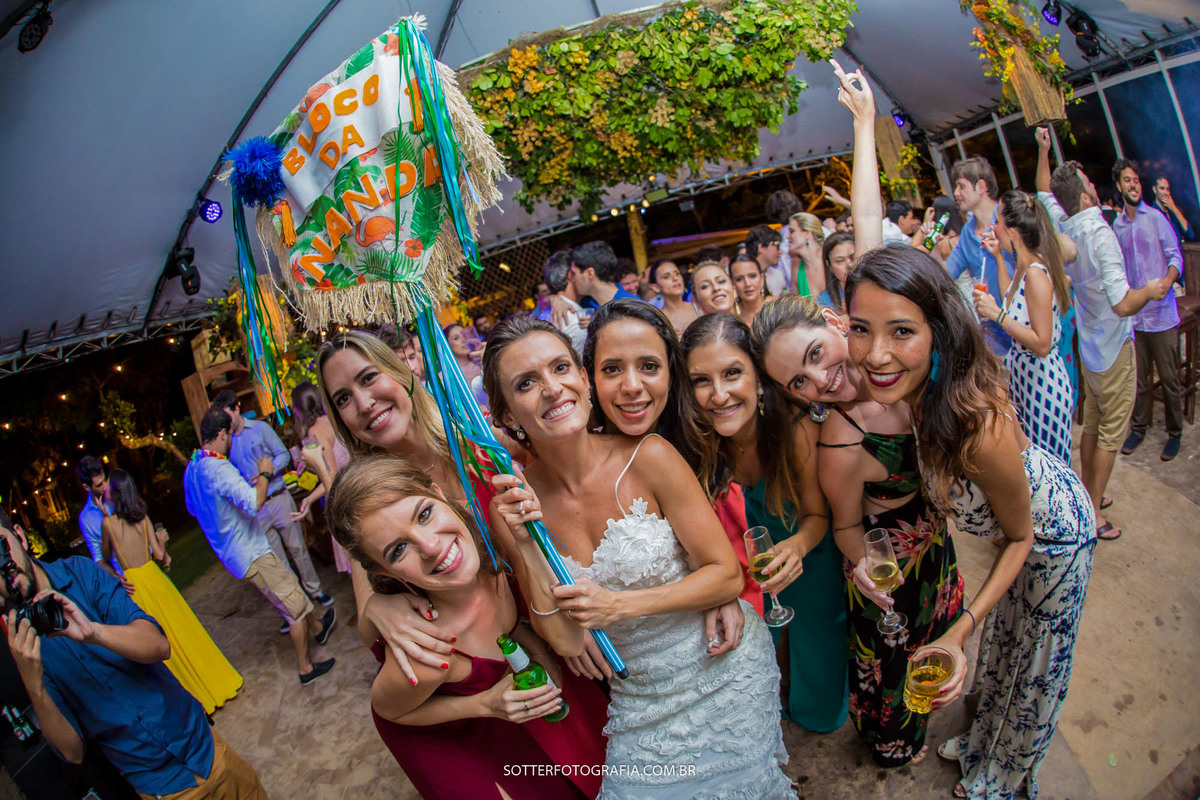 AMIGAS FESTEIRAS DA NOIVA 