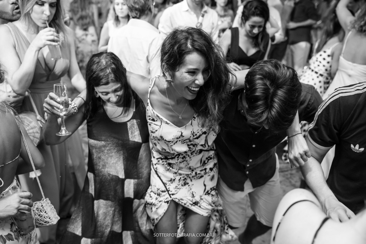 AMIGAS DA NOIVA DANÇANDO 