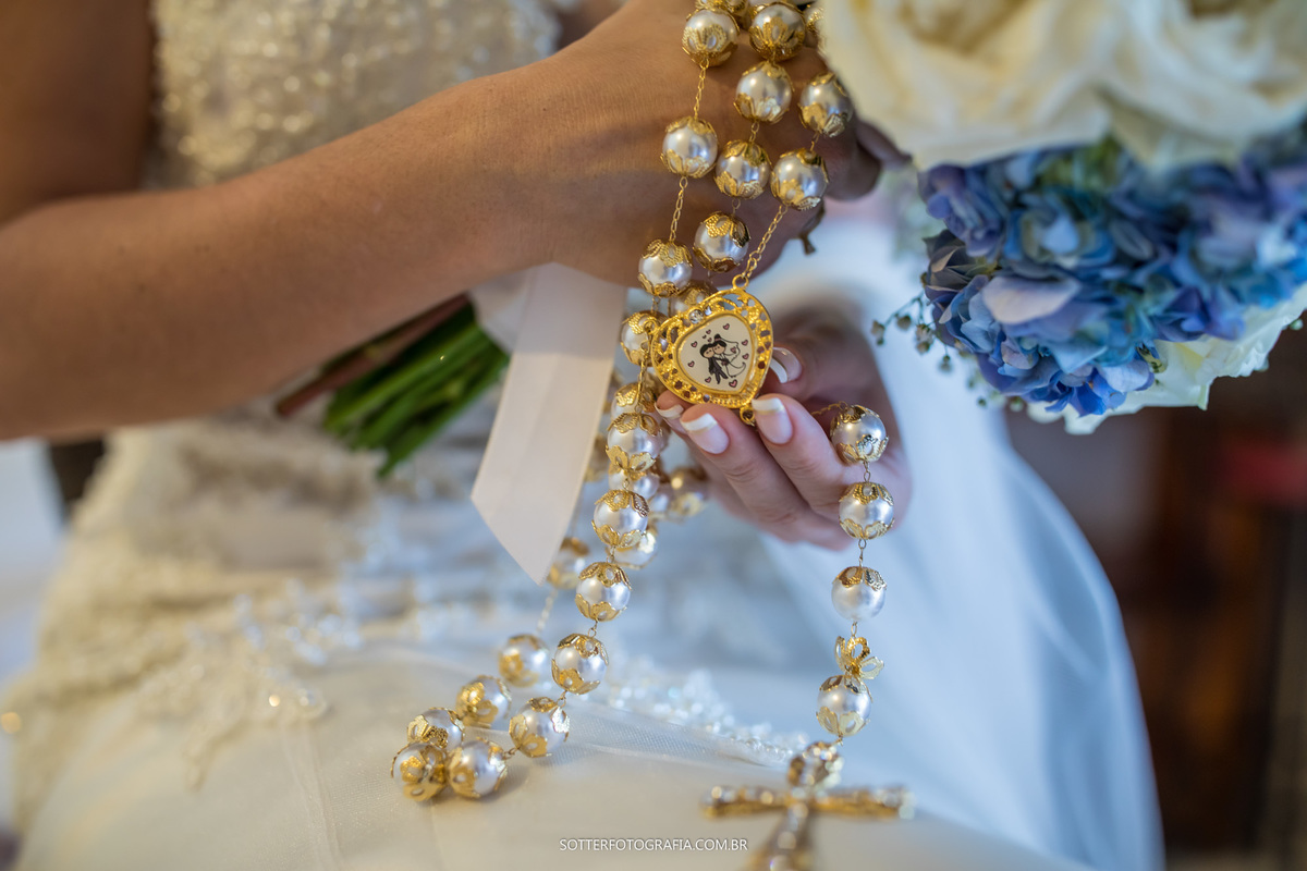 noiva casando em trancoso buque terco pelas lentes da sotter fotografia