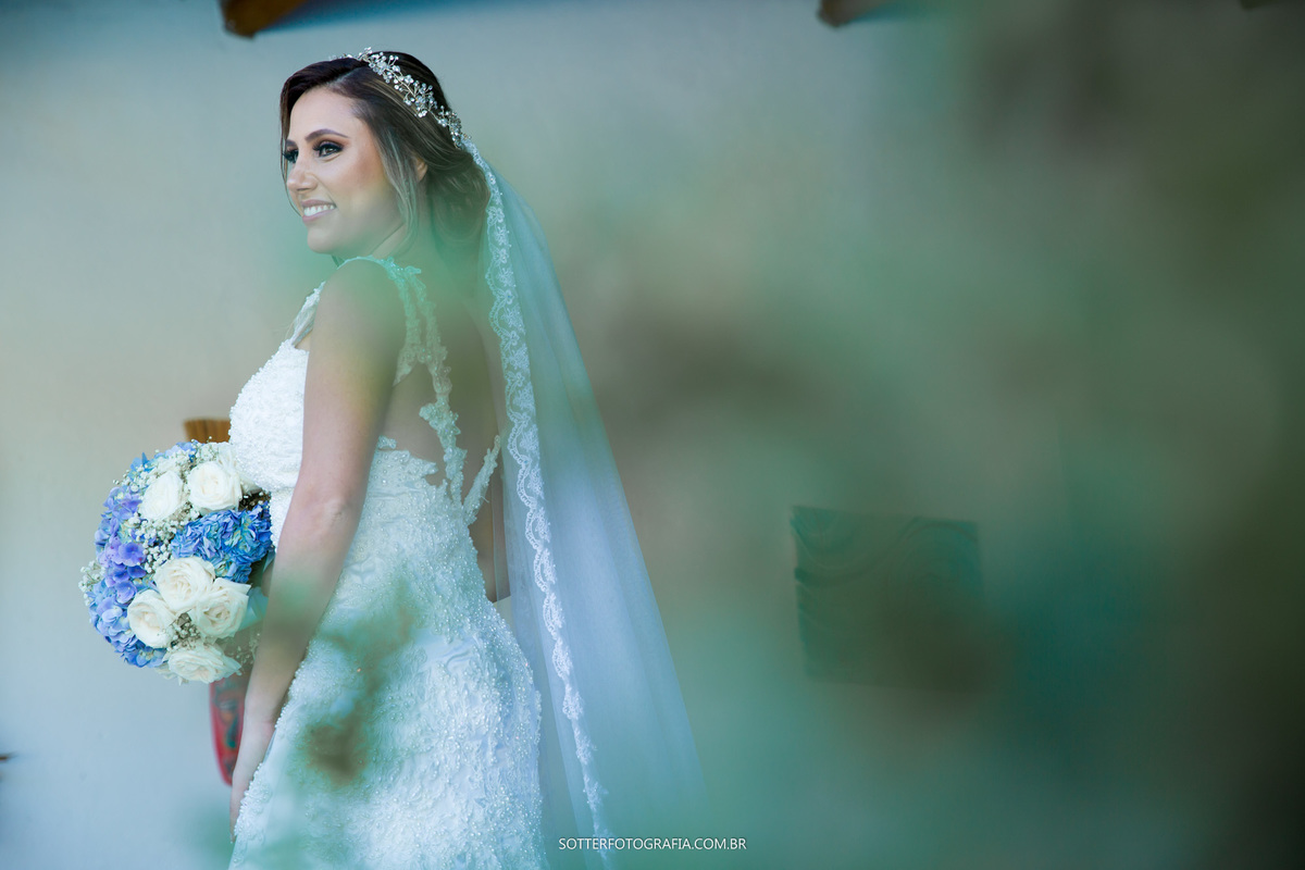  casar em trancoso noiva vestido veu da noiva buque cabelo e make celia e gal sotter fotografia