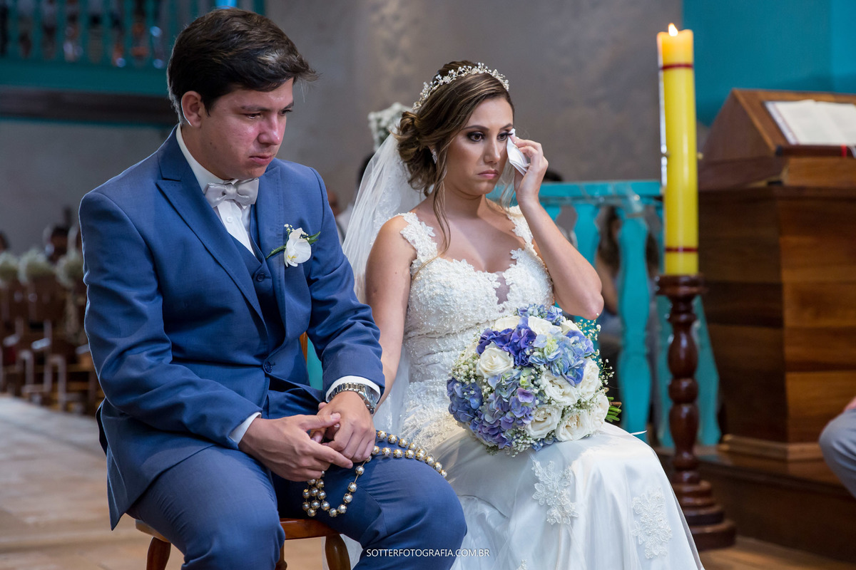  casamento na igreja do quadrado em trancoso noivos emocionados sob lentes sotter fotografia