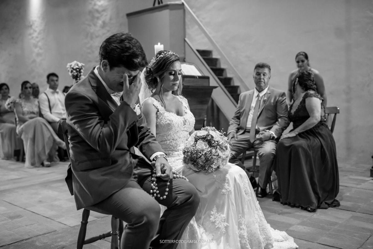  casamento na igreja do quadrado em trancoso noivo emocionados  sotter fotografia
