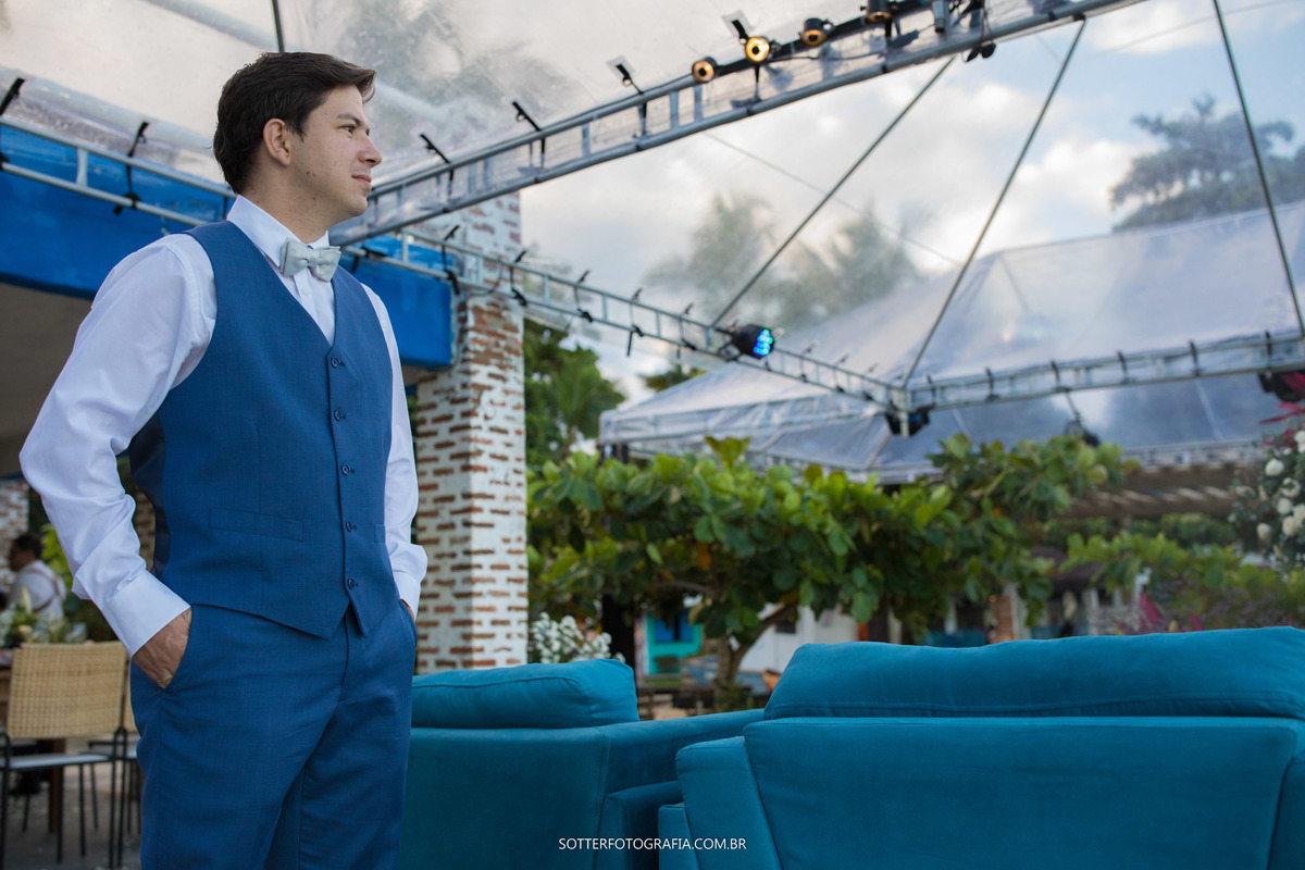 noivo casando em arraial dajuda uiki casar na praia sotter fotografia