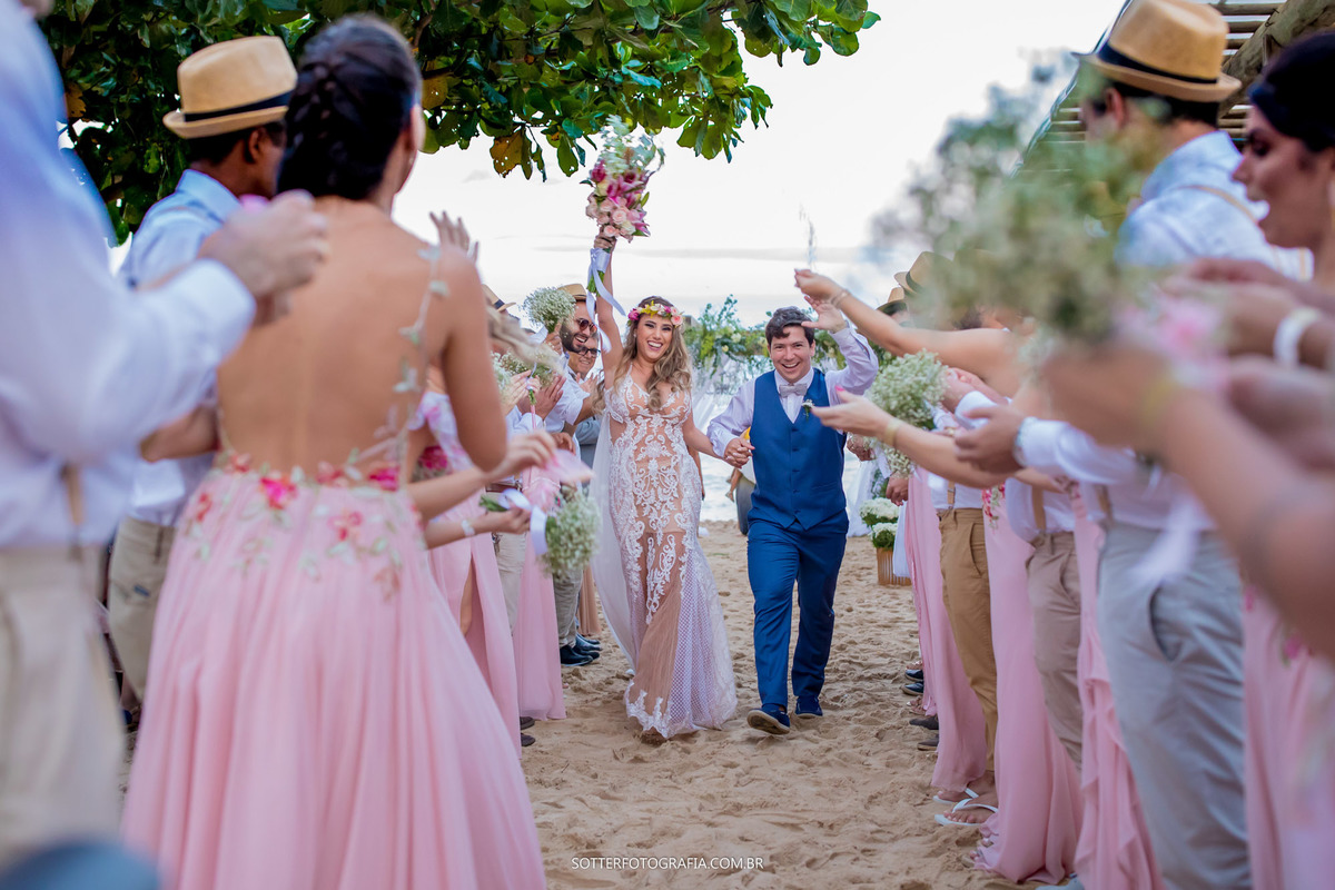 casamento na praia de arraial dajuda  casando na areia noivos sotter fotografia