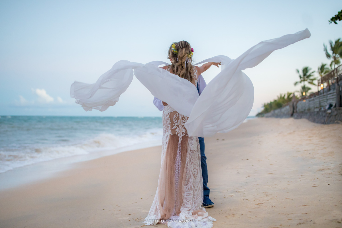 praia casamento na praia noivos veu da noiva mar  sotter fotografia