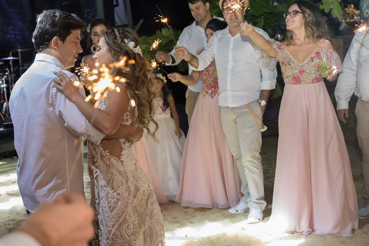 festa de casamento noivos festa em arraial dajuda festa na praia sotter fotografia