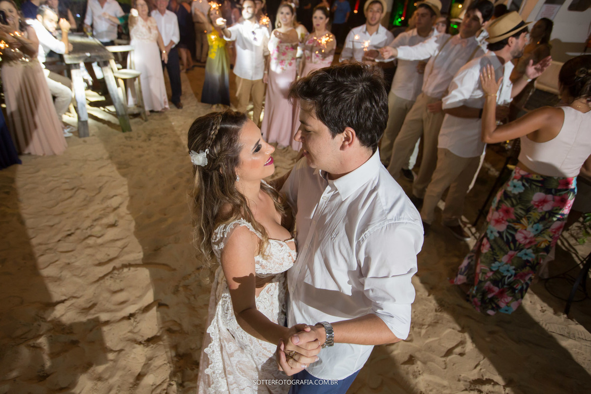 casamento em arraial dajuda festa na areia noivos momento dos noivos sotter fotografias