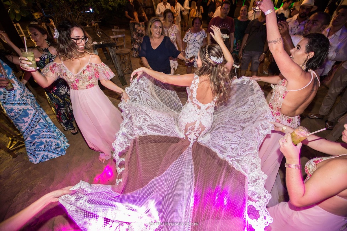 casamento na praia de arraial dajuda noiva na sua festa vestido sotter fotografia