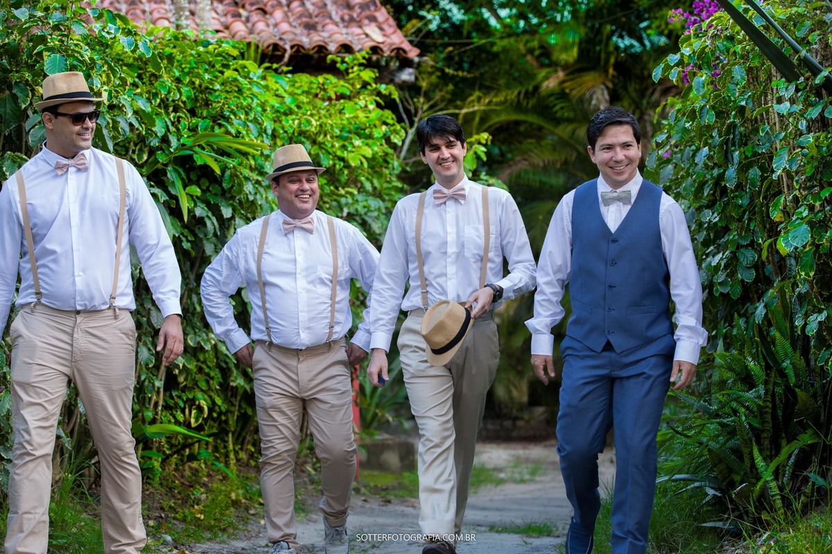 noivo padrinhos casamento em arraial dajuda casamento na praia sotter fotografia