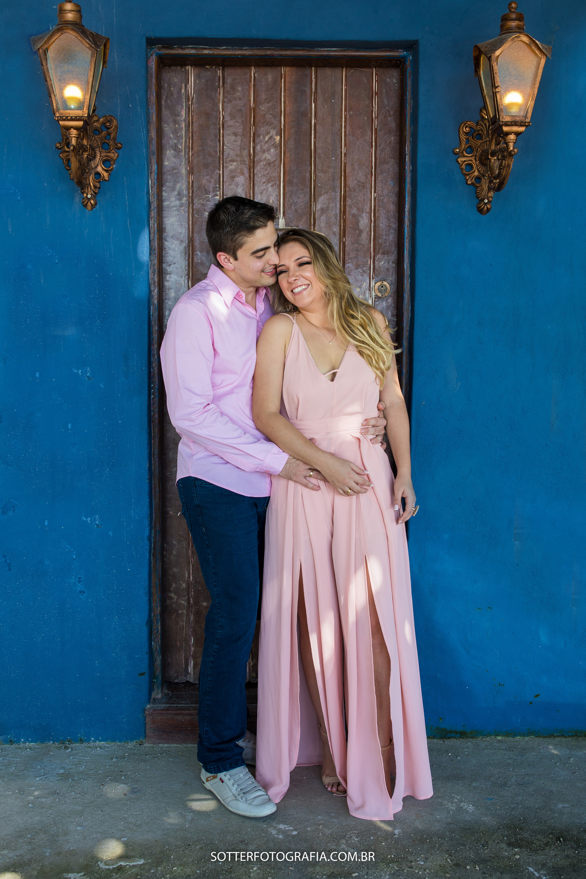 ensaio sotter fotografia arraial dajuda bahia fitas de arraial save the date praia igreja bahia abraco chamego bom sotter fotografia 