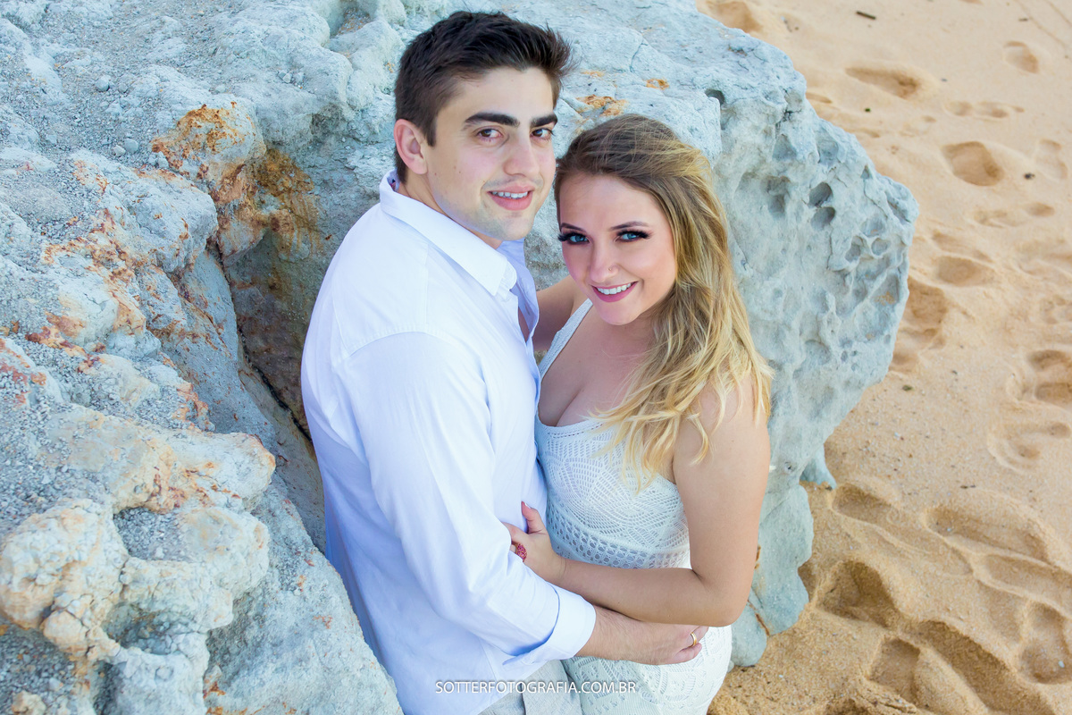ensaio na praia de trancoso muito amor na praia do espelho proximo ao casamento em arraial dajuda pela sotter fotografia