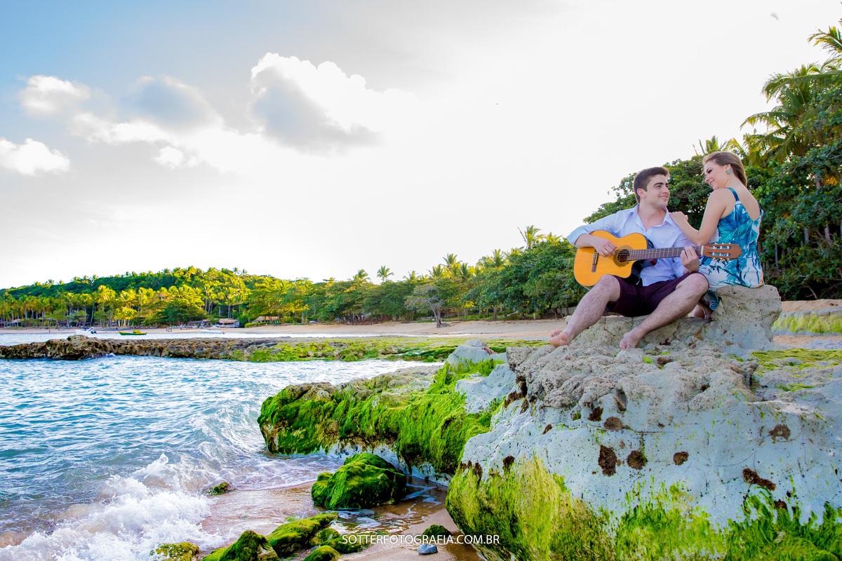 vista do mar em um ensaio save the date de um casamento lindo realizado no litoral da bahia por sotter fotografia 