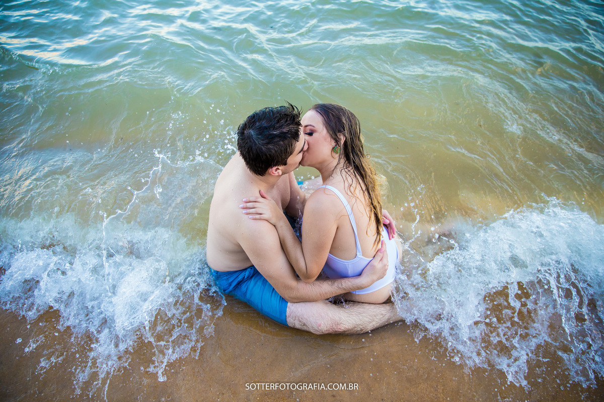 vista do mar em um ensaio save the date de um casamento lindo realizado no litoral da bahia por sotter fotografia 
