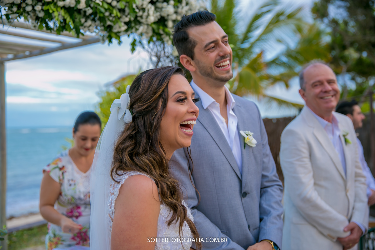 noiva sorrindo no dia do casamento sotter fotografia fotografos de casamento 