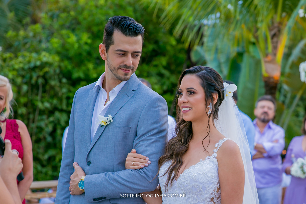 olhar do noivo apaixonado pela noiva 